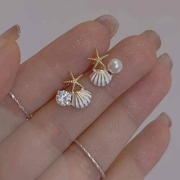Gold Starfish Sea Shell Stud Earrings - Picture 1 of 3